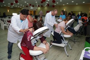 Foram realizadas mais de 40 massagens com as mães durante a festa