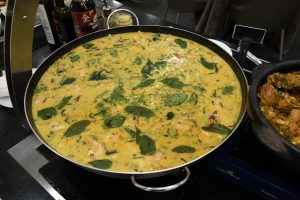 Moqueca de camarão com monjogome – PANC típica de Sergipe