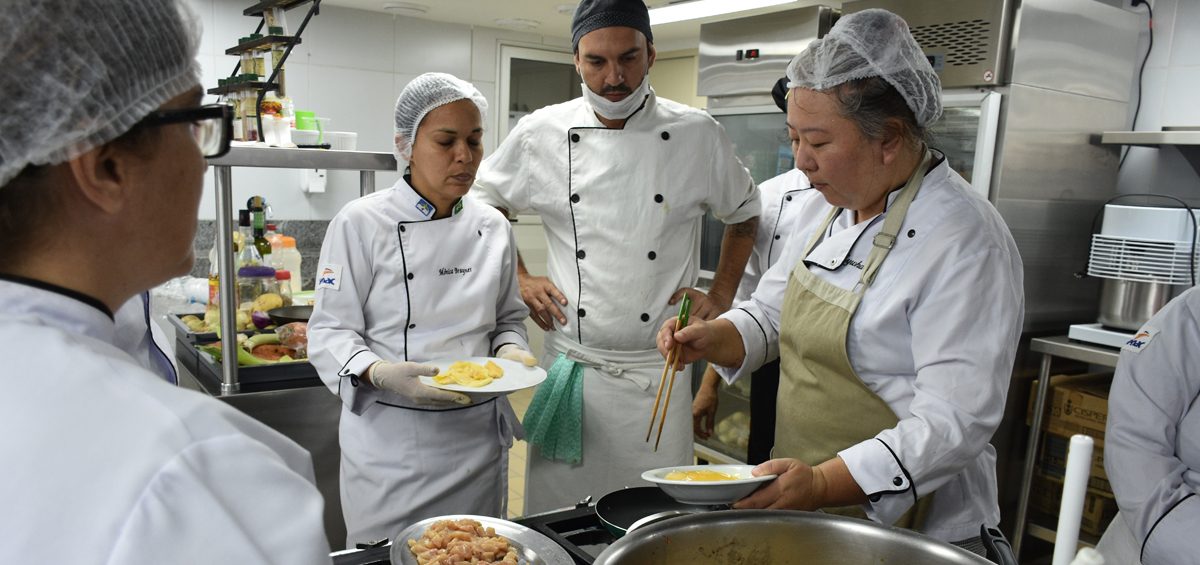 Oficina de gastronomia sino japonesa com Yu Eiwha