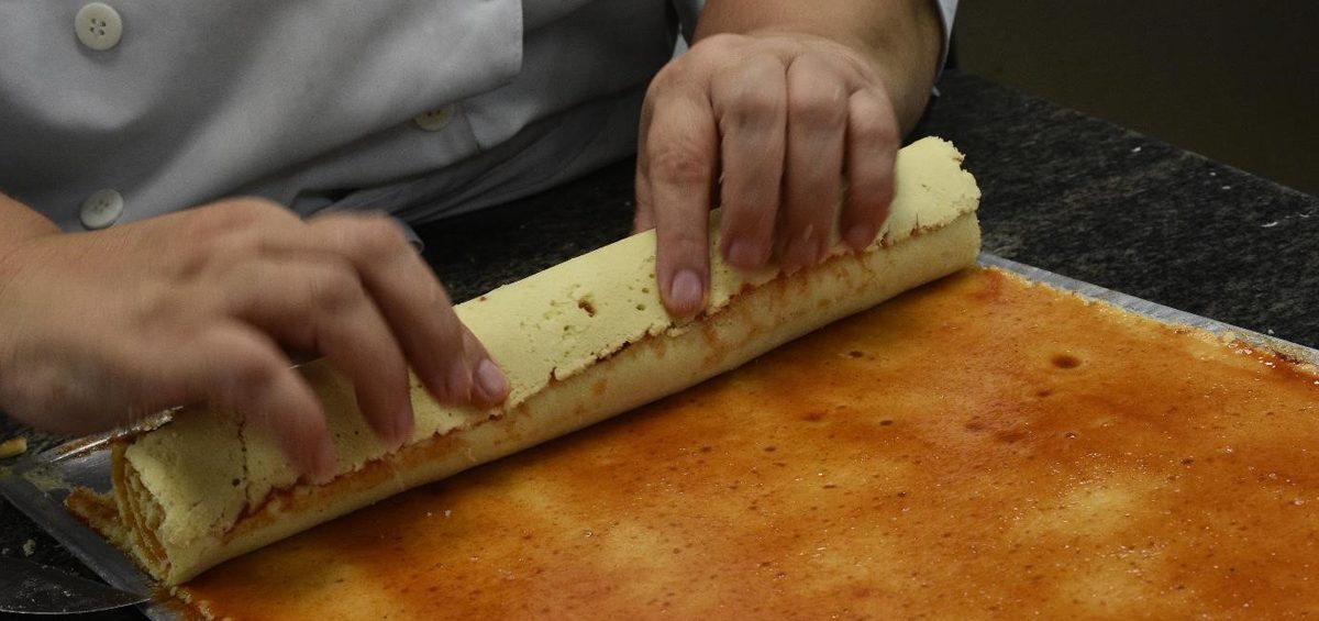 Oficina Preparo de Bolo de Rolo no Vitória Park