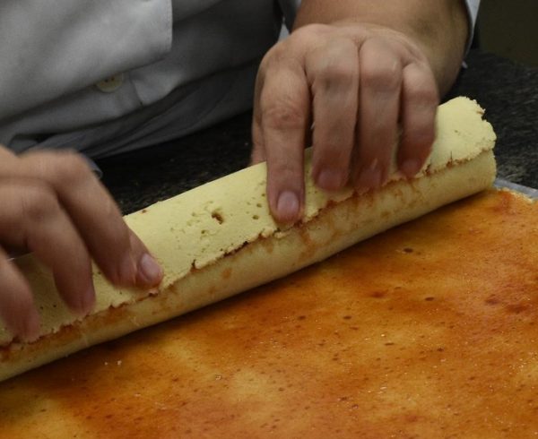 Oficina Preparo de Bolo de Rolo no Vitória Park