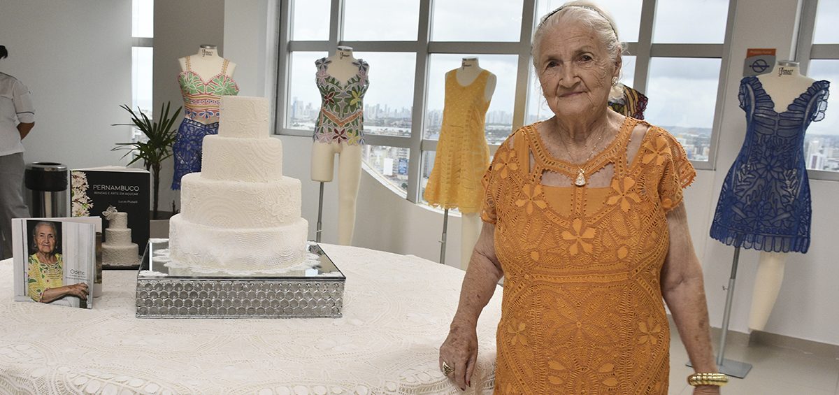 Publicação sobre a renda renascença da dona Odete é lançada na Faculdade Senac