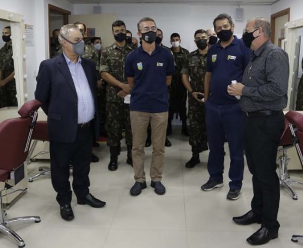 Comitiva do Projeto Soldado Cidadão conhece instalações do Senac