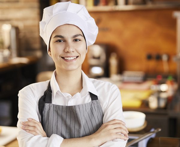 O Senac Pernambuco lançou edital com 40 vagas para cursos de qualificação e aperfeiçoamento na área de Gastronomia via Programa Senac de Gratuidade (PSG). A oportunidade é para duas turmas do curso de Auxiliar de Cozinha. As aulas serão ministradas no município de Ipojuca, na Região Metropolitana do Recife (RMR). As inscrições começam nesta quarta-feira (6).