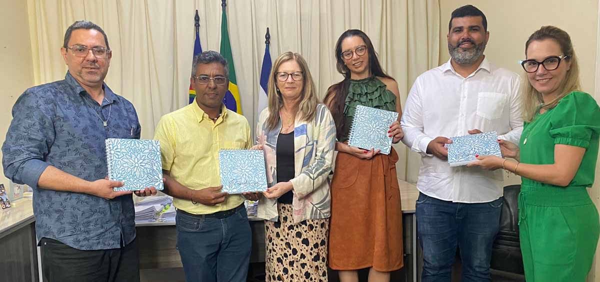 Prefeitura de Pesqueira recebe do Senac agenda com tema da renda Renascença