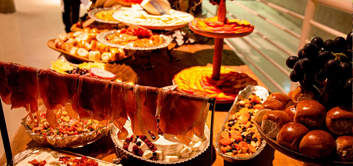 Buffet de queijos e frios