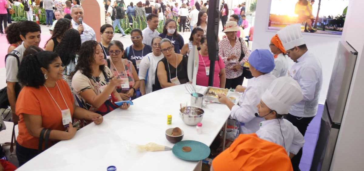 Chef Tânia Bastos abre Espaço Senac com aula show que misturou sabor e criatividade