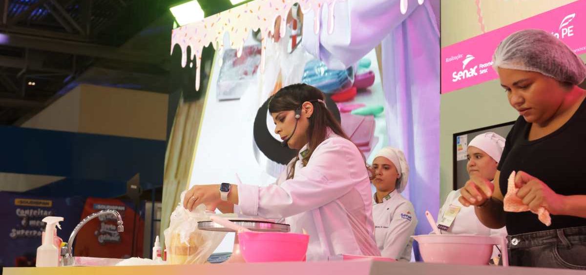 Segundo dia da Feira de Confeitaria Senac tem aula de ganache com Marcela Soares