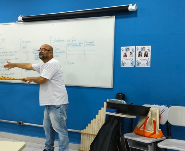 Física ganha forma em atividade experimental com estudantes do Mediotec Recife